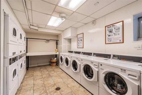 Condo in Tampa, Florida, 2 bedrooms  № 2391484 - photo 26