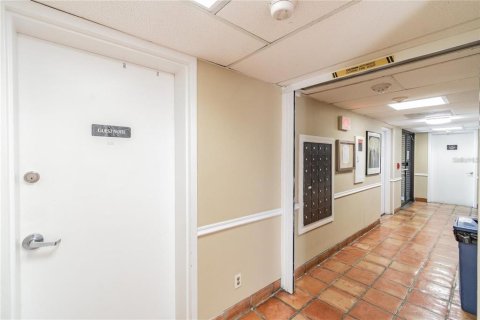 Condo in Tampa, Florida, 2 bedrooms  № 2391484 - photo 25