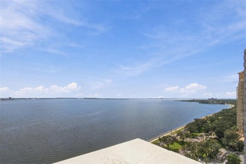 Condo in Tampa, Florida, 2 bedrooms  № 2391484 - photo 13