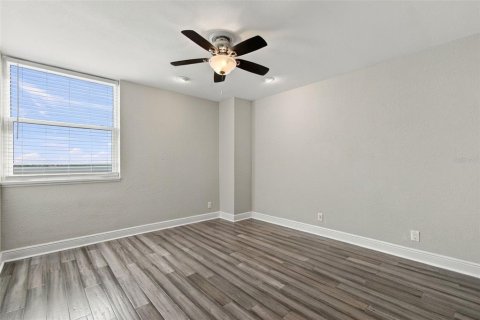 Condo in Tampa, Florida, 2 bedrooms  № 2391484 - photo 19