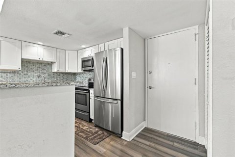 Condo in Tampa, Florida, 2 bedrooms  № 2391484 - photo 4