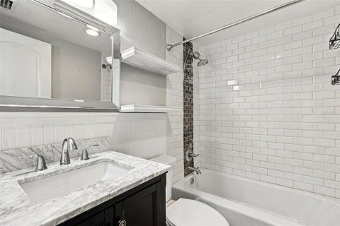 Condo in Tampa, Florida, 2 bedrooms  № 2391484 - photo 20