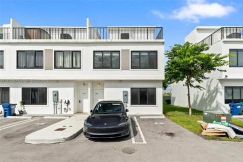 Touwnhouse à vendre à Homestead, Floride: 4 chambres № 1969387 - photo 1