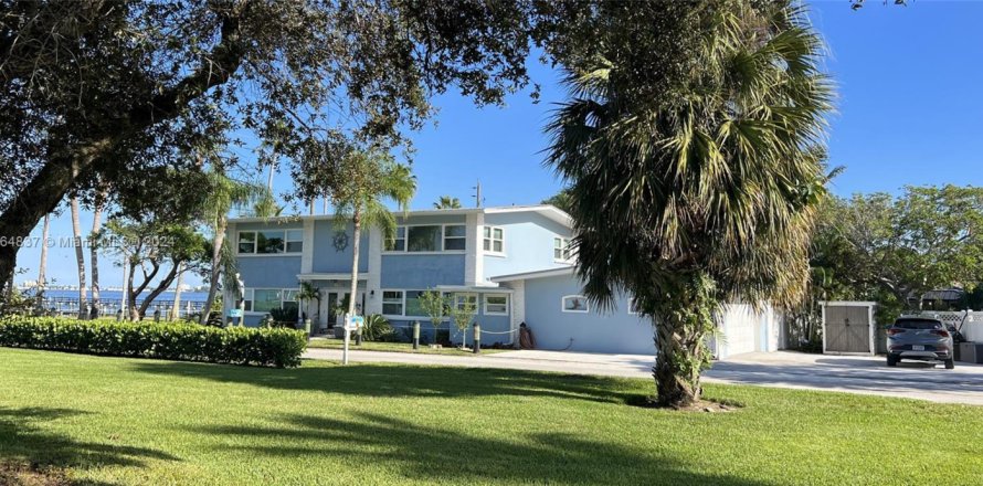 Casa en Jensen Beach, Florida 5 dormitorios, 334.45 m2 № 1480838