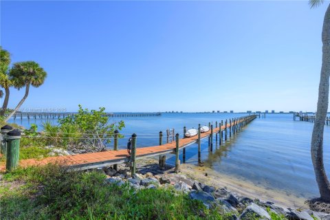 Casa en venta en Jensen Beach, Florida, 5 dormitorios, 334.45 m2 № 1480838 - foto 5