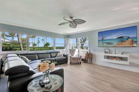 Casa en venta en Jensen Beach, Florida, 5 dormitorios, 334.45 m2 № 1480838 - foto 11