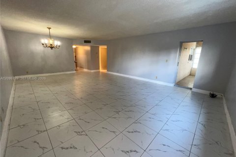 Copropriété à louer à Lauderhill, Floride: 2 chambres, 110.09 m2 № 2386960 - photo 4