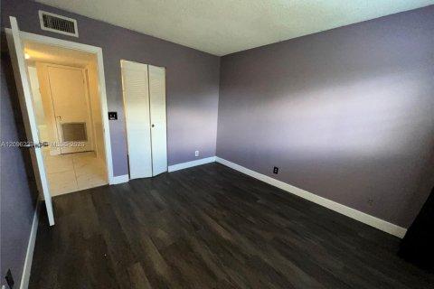 Copropriété à louer à Lauderhill, Floride: 2 chambres, 110.09 m2 № 2386960 - photo 6