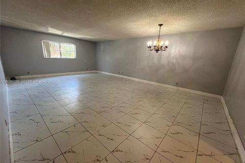 Copropriété à louer à Lauderhill, Floride: 2 chambres, 110.09 m2 № 2386960 - photo 5