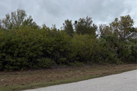 Terreno en venta en Port Charlotte, Florida № 2198845 - foto 4