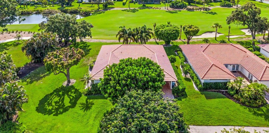 House in Boynton Beach, Florida 3 bedrooms, 203.83 sq.m. № 2154970