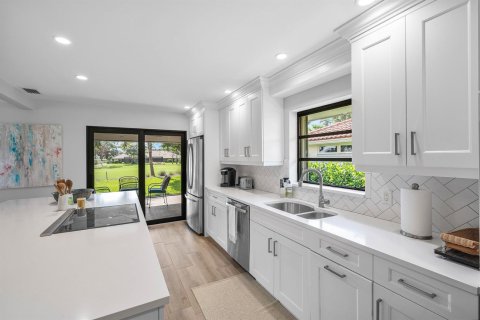 House in Boynton Beach, Florida 3 bedrooms, 203.83 sq.m. № 2154970 - photo 8