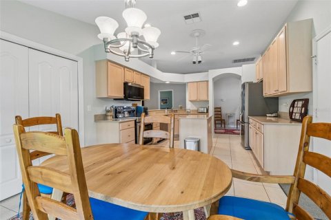 Condo in Sun City Center, Florida, 2 bedrooms № 2091882 - photo 17