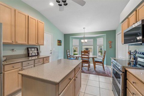 Condo in Sun City Center, Florida, 2 bedrooms № 2091882 - photo 13
