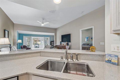 Condo in Sun City Center, Florida, 2 bedrooms № 2091882 - photo 15