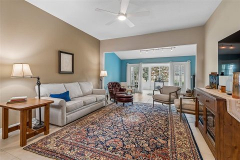 Condo in Sun City Center, Florida, 2 bedrooms № 2091882 - photo 19