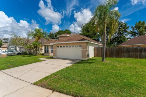 House in Orlando, Florida 3 bedrooms, 148.46 sq.m. № 2303125 - photo 2