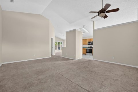 House in Orlando, Florida 3 bedrooms, 148.46 sq.m. № 2303125 - photo 5