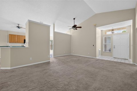 House in Orlando, Florida 3 bedrooms, 148.46 sq.m. № 2303125 - photo 4