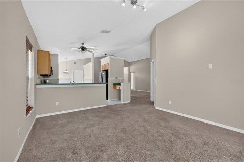 House in Orlando, Florida 3 bedrooms, 148.46 sq.m. № 2303125 - photo 7