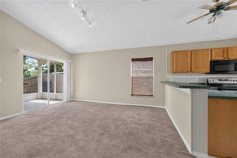 House in Orlando, Florida 3 bedrooms, 148.46 sq.m. № 2303125 - photo 11