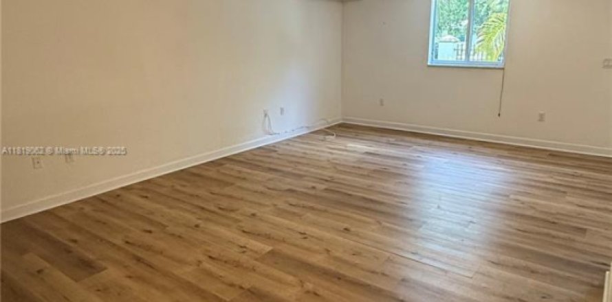 Touwnhouse à Miami, Floride 3 chambres, 157.93 m2 № 1779272