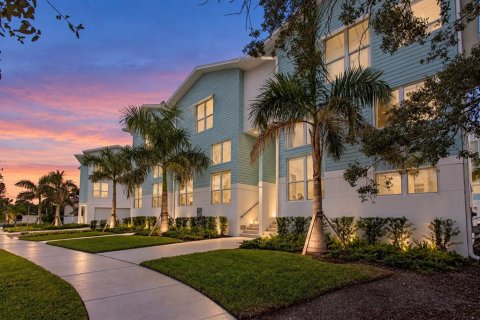 Townhouse in Saint Petersburg, Florida 3 bedrooms, 224.36 sq.m. № 2409995