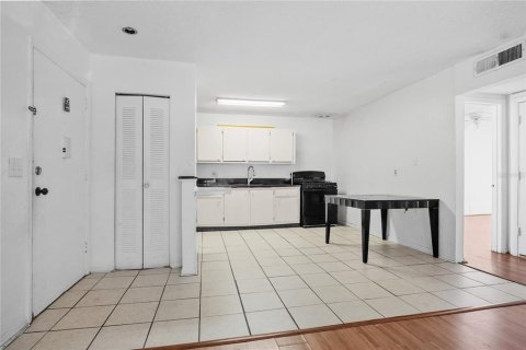 Condo in Gainesville, Florida, 2 bedrooms № 2212147 - photo 7
