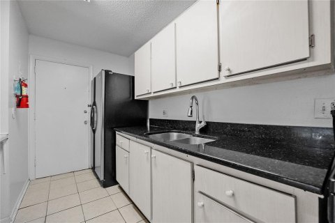 Condo in Gainesville, Florida, 2 bedrooms № 2212147 - photo 10