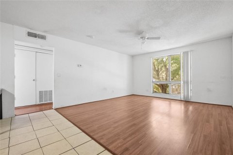 Condo in Gainesville, Florida, 2 bedrooms № 2212147 - photo 6