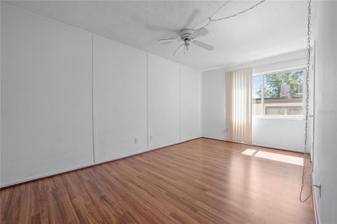 Condo in Gainesville, Florida, 2 bedrooms № 2212147 - photo 13