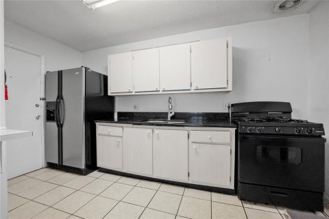 Condo in Gainesville, Florida, 2 bedrooms № 2212147 - photo 9