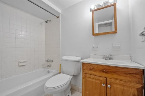 Condo in Gainesville, Florida, 2 bedrooms № 2212147 - photo 15