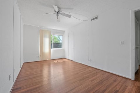 Condo in Gainesville, Florida, 2 bedrooms № 2212147 - photo 14