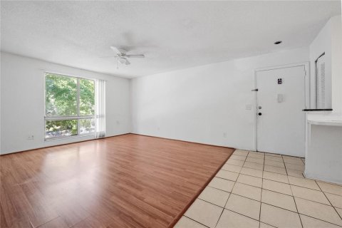 Condo in Gainesville, Florida, 2 bedrooms № 2212147 - photo 5