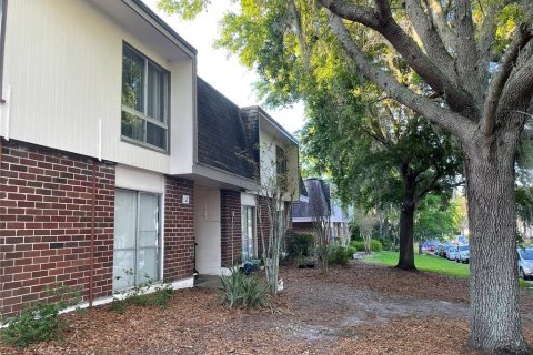 Condo in Gainesville, Florida, 2 bedrooms № 2212147 - photo 2