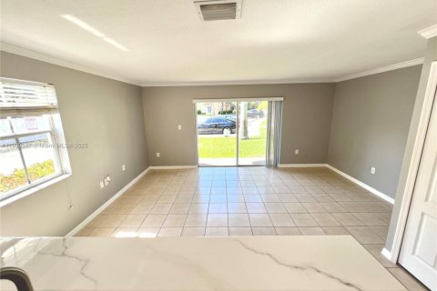 Adosado en alquiler en Miramar, Florida, 3 dormitorios, 136.57 m2 № 1953497 - foto 19
