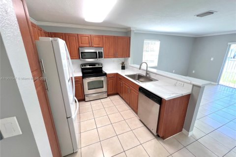 Adosado en alquiler en Miramar, Florida, 3 dormitorios, 136.57 m2 № 1953497 - foto 12