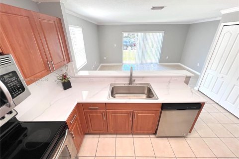 Adosado en alquiler en Miramar, Florida, 3 dormitorios, 136.57 m2 № 1953497 - foto 16