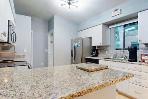 Condo in Daytona Beach, Florida, 2 bedrooms  № 1643078 - photo 18