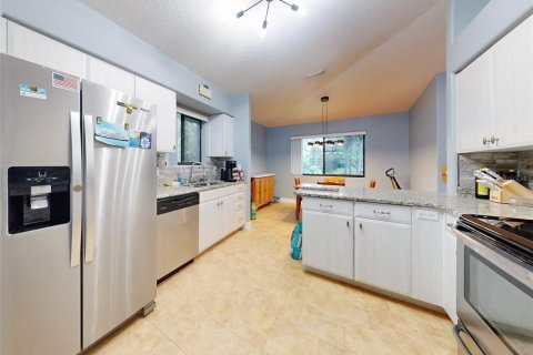 Condo in Daytona Beach, Florida, 2 bedrooms  № 1643078 - photo 13