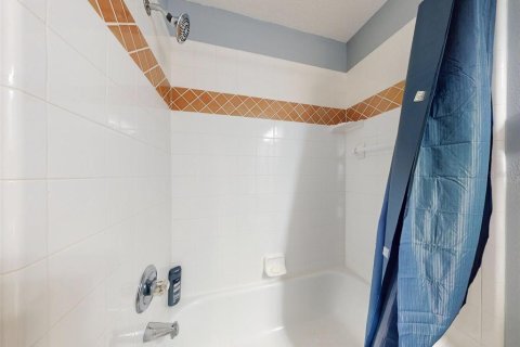 Condo in Daytona Beach, Florida, 2 bedrooms  № 1643078 - photo 11