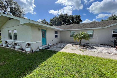 House in Winter Haven, Florida 3 bedrooms, 159.7 sq.m. № 1831638 - photo 1