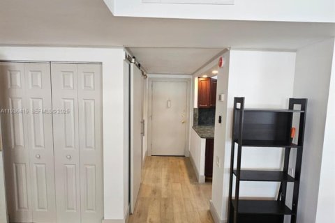 Copropriété à vendre à Miami, Floride: 44.59 m2 № 1994388 - photo 18