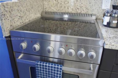Immobilier commercial à vendre à Miami, Floride: 111.48 m2 № 1893308 - photo 19
