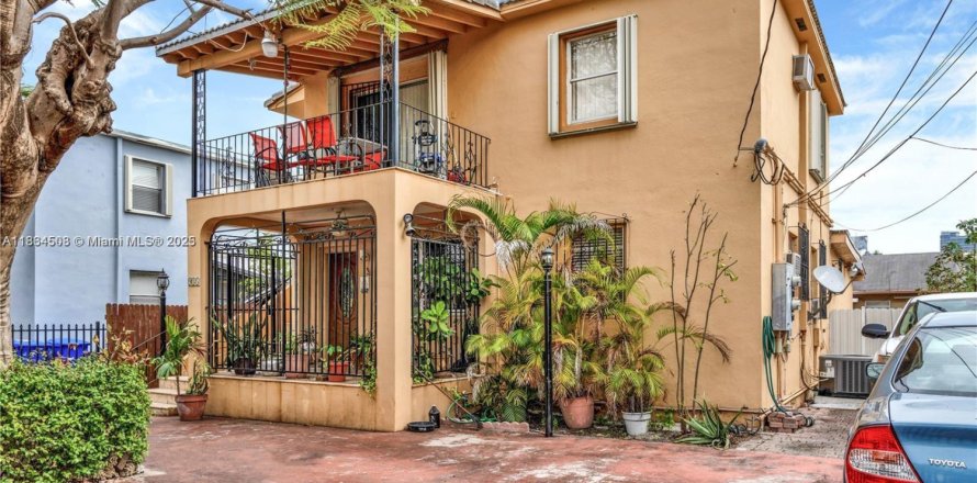 Immobilier commercial à Miami, Floride 111.48 m2 № 1893308