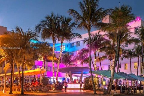 Immobilier commercial à vendre à Miami, Floride: 111.48 m2 № 1893308 - photo 8