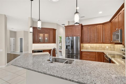 House in Gainesville, Florida 5 bedrooms, 255.2 sq.m. № 2347830 - photo 5