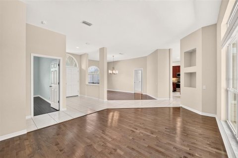 House in Gainesville, Florida 5 bedrooms, 255.2 sq.m. № 2347830 - photo 12