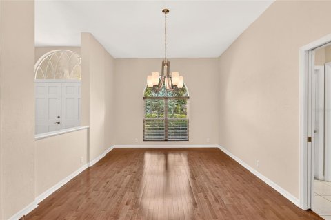 House in Gainesville, Florida 5 bedrooms, 255.2 sq.m. № 2347830 - photo 14